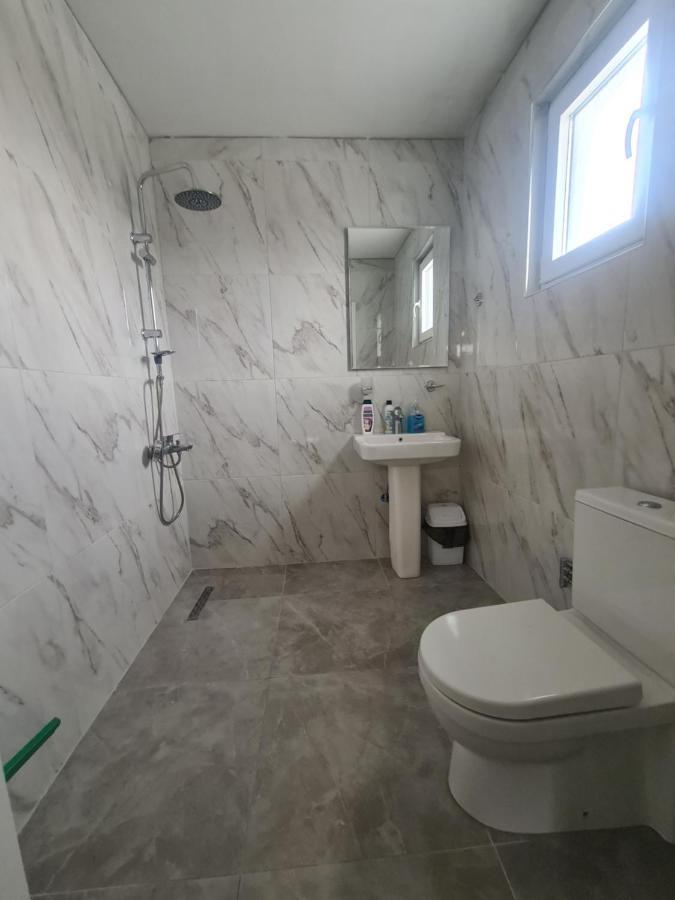Hotel Frida Gjakova Buitenkant foto
