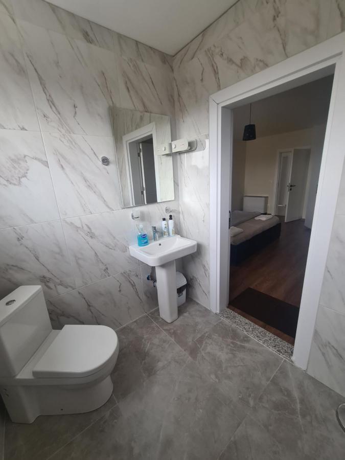 Hotel Frida Gjakova Buitenkant foto