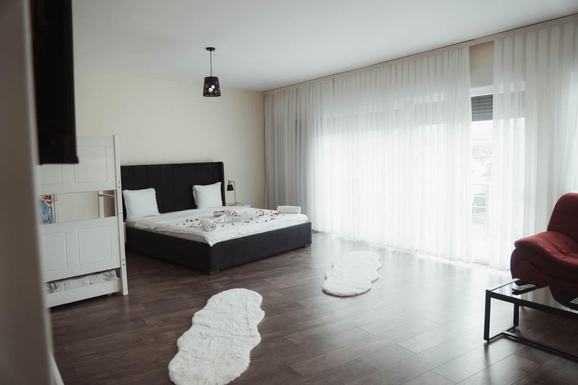 Hotel Frida Gjakova Buitenkant foto
