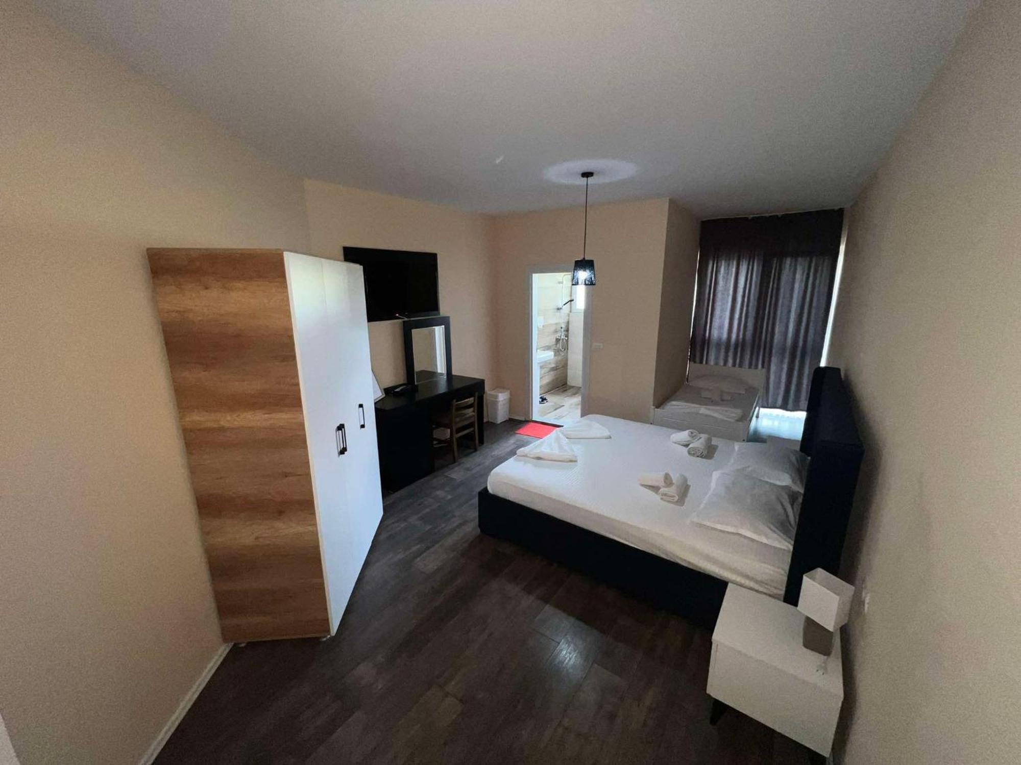 Hotel Frida Gjakova Buitenkant foto